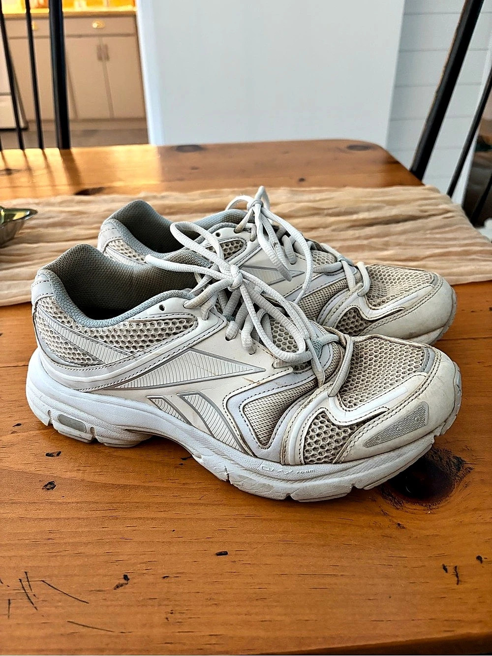 Reebok Women's White & Gray/Blue Sneakers US 9
